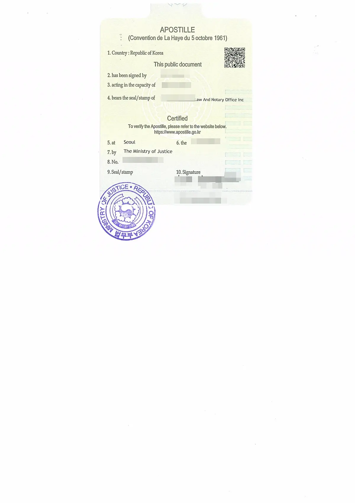 경력증명서 번역공증 문서에 부착된 대한민국 법무부 발급 아포스티유 증명서와 법무부 인장